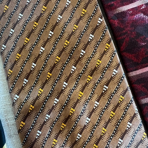 Silk Ties. All 100% silk men’s ties all three for $25. - Picture 4 of 10